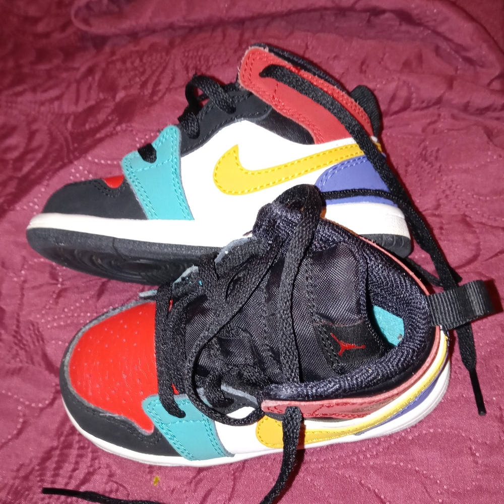 Air Jordan 1 Mid Multi-color Toddler size 7